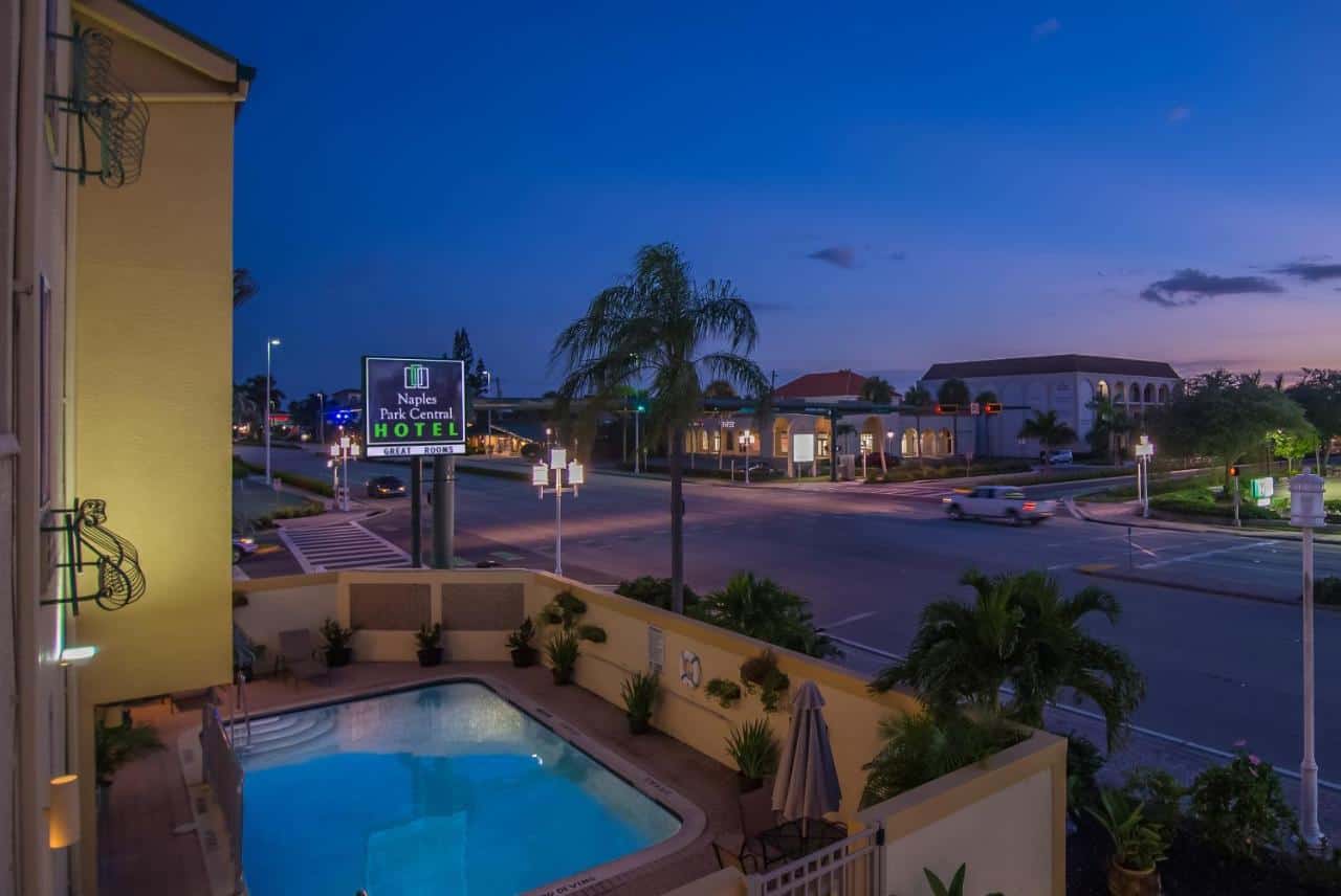 naples park central hotel