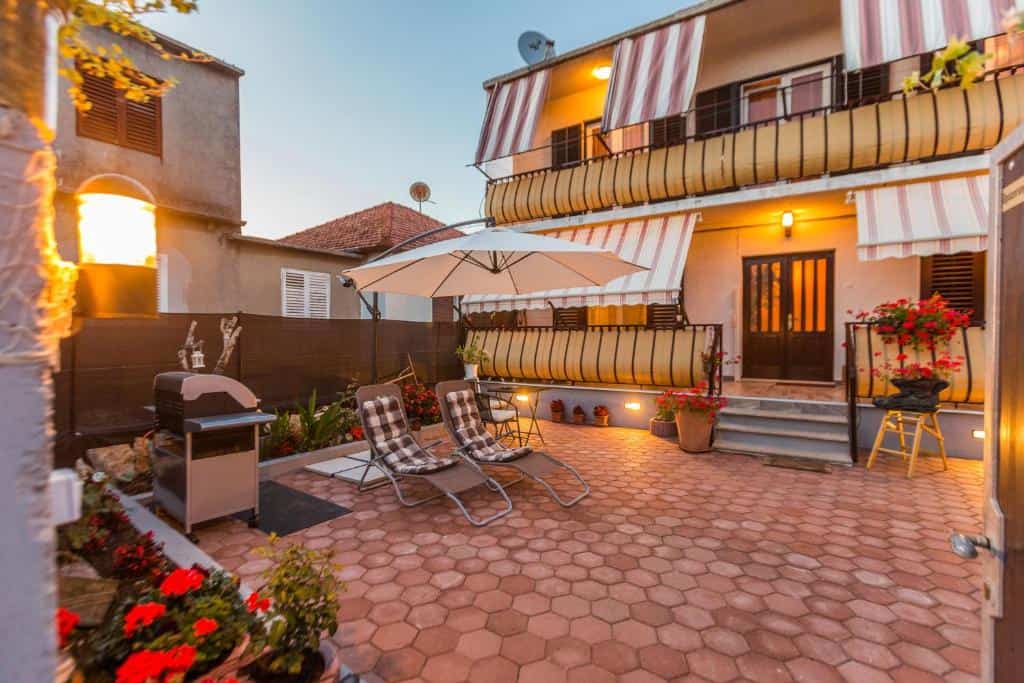 apartments and rooms hosana