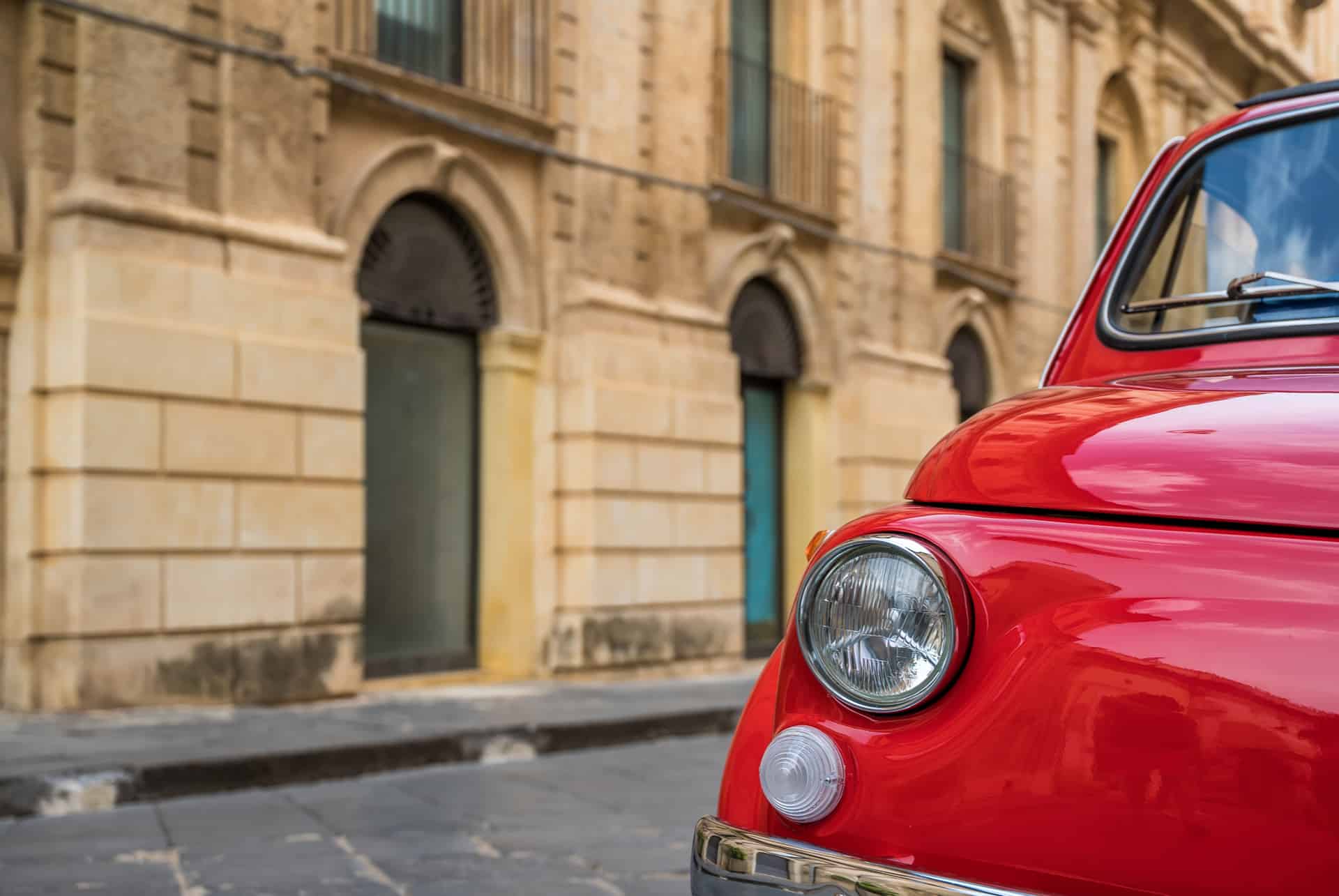 voiture rouge sicile