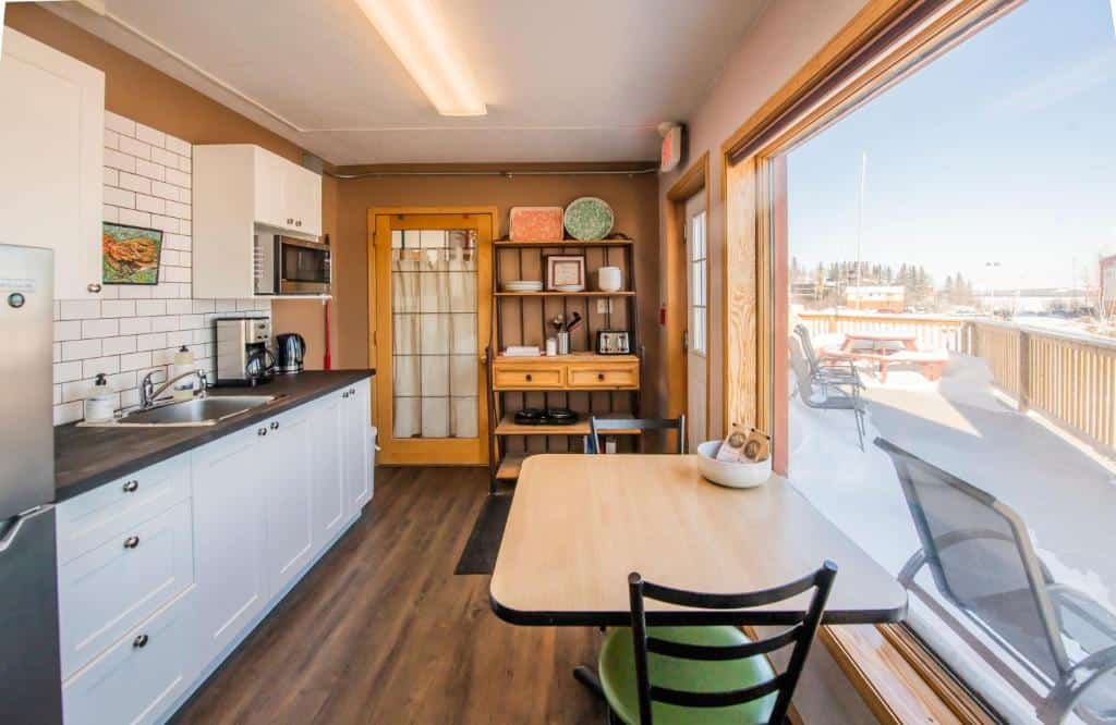 aurora bayside inn kitchen