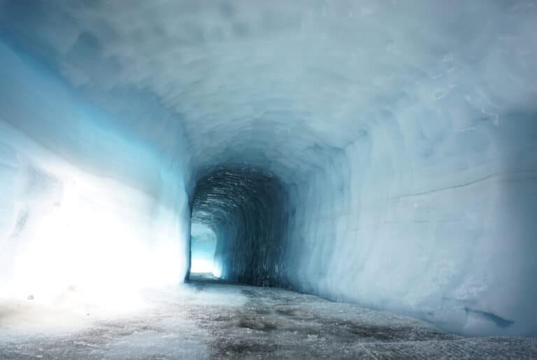 Aventure dans la grotte de glace du glacier Langjökull