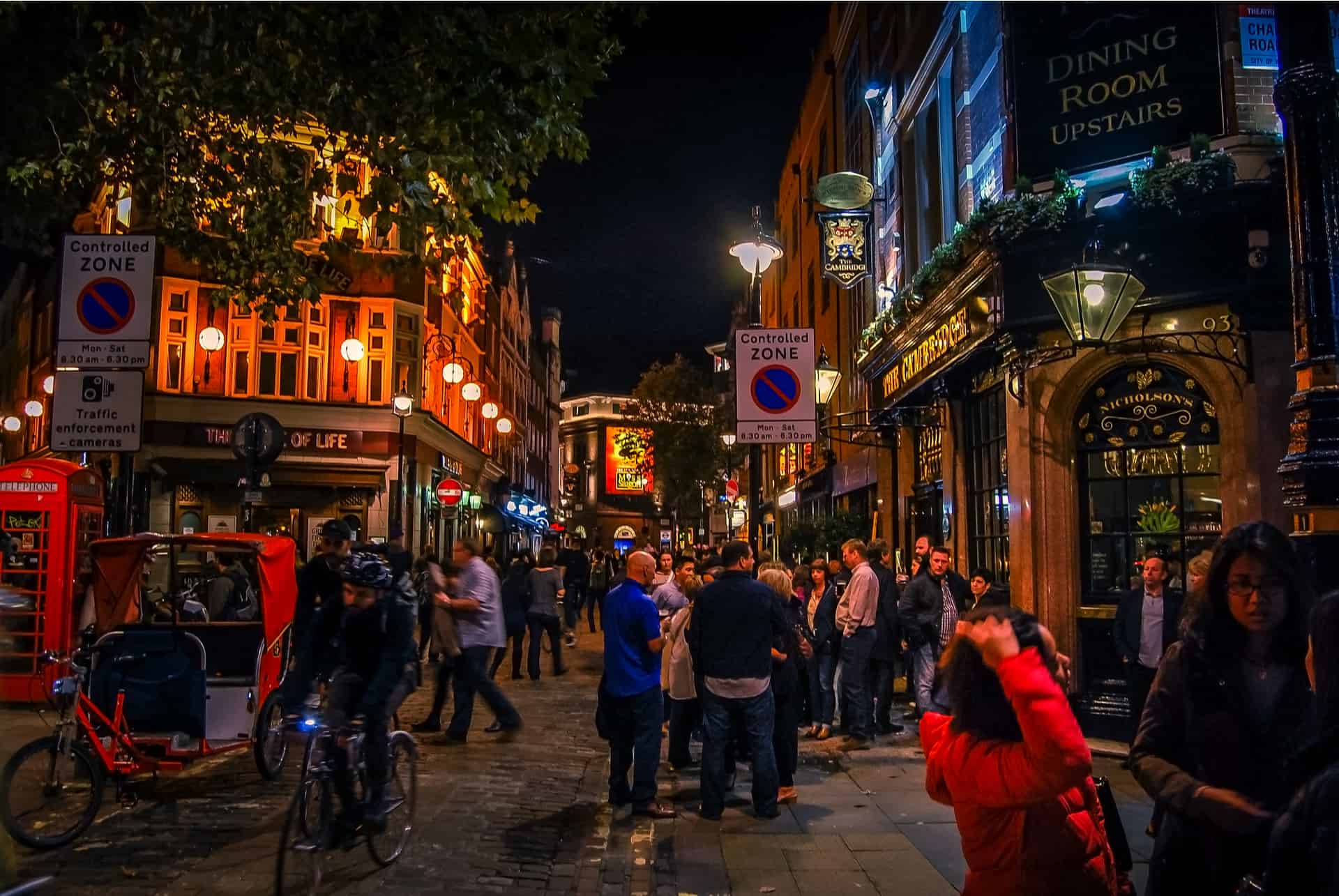 soho at night londres