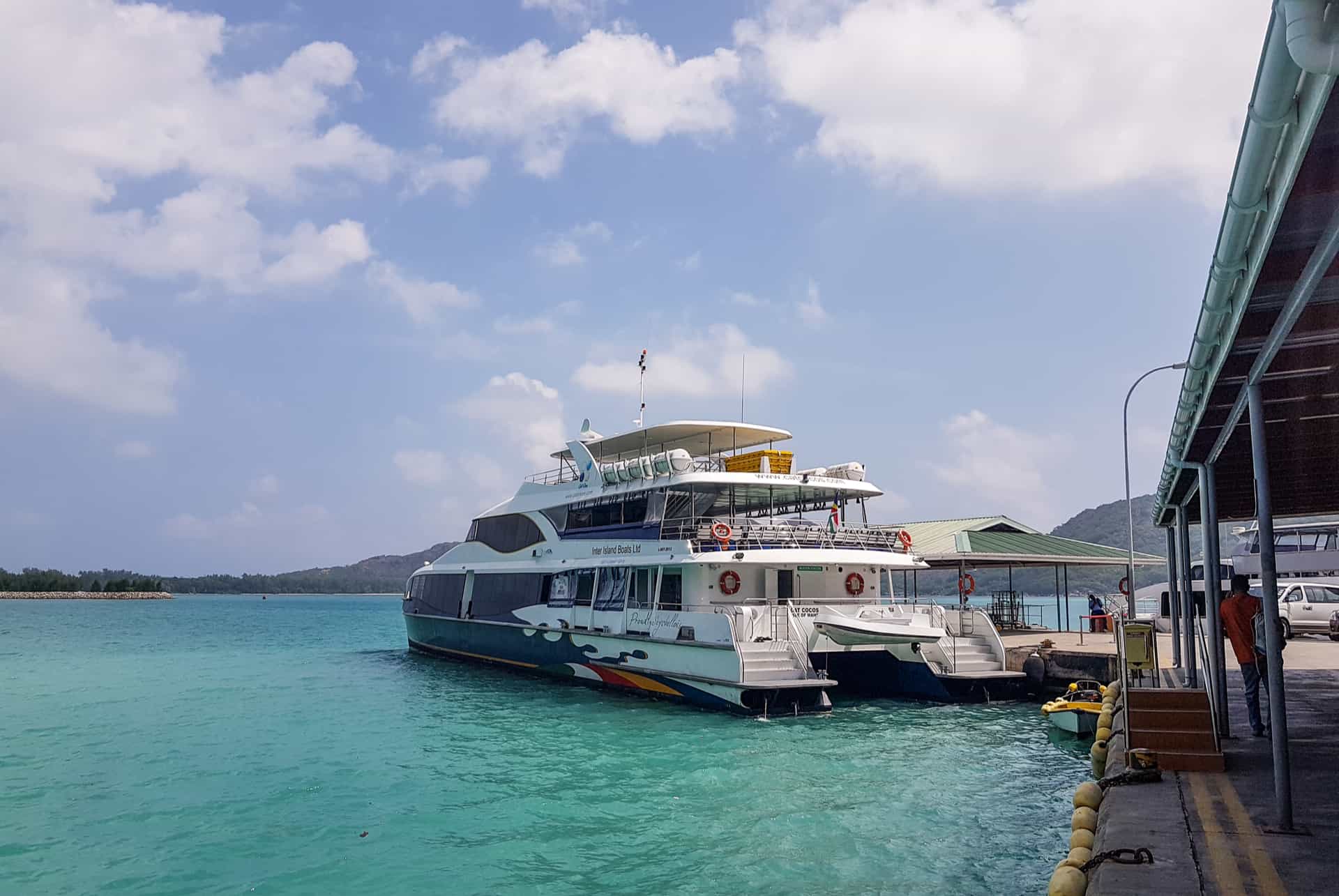 le ferry entre mahe et praslin