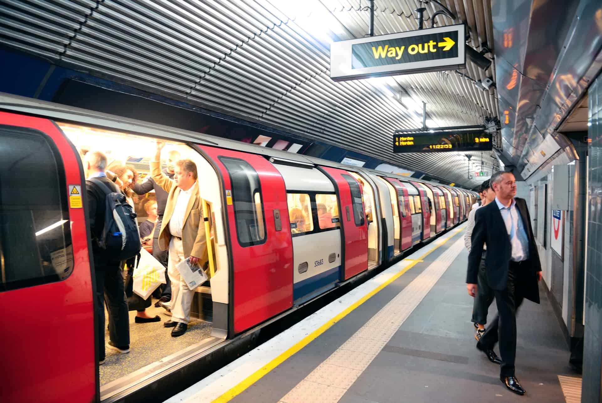 Le métro de Londres : toutes les infos à connaître + les cartes