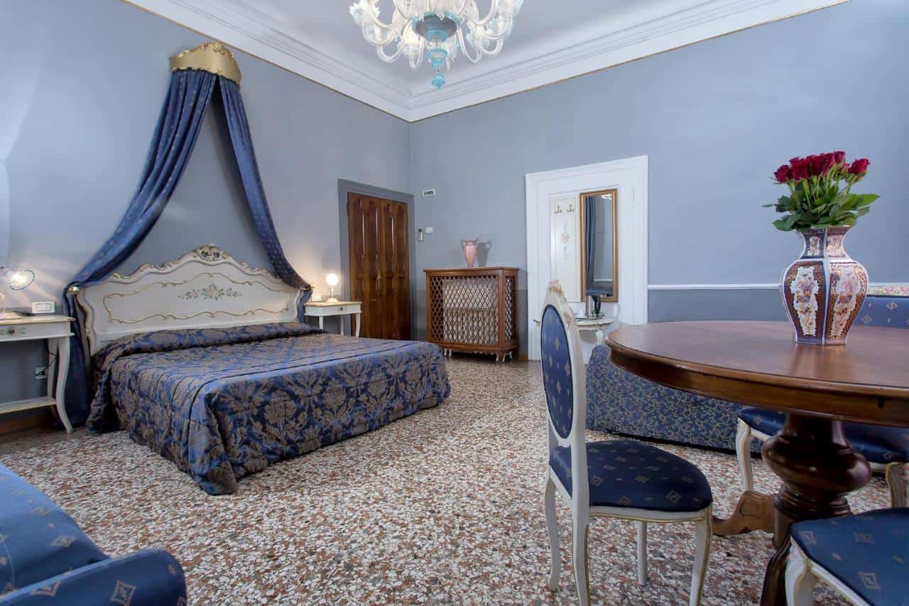 hotel mezzo pozzo venise