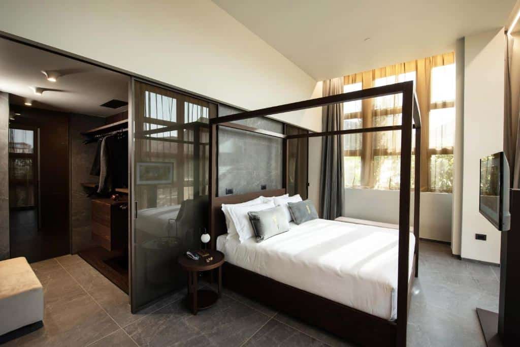 visiter naples gold tower lifestyle hotel