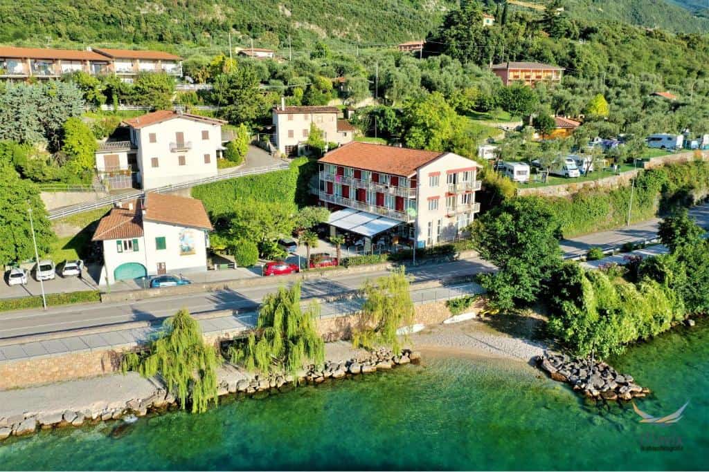 hotel el molino lac de garde