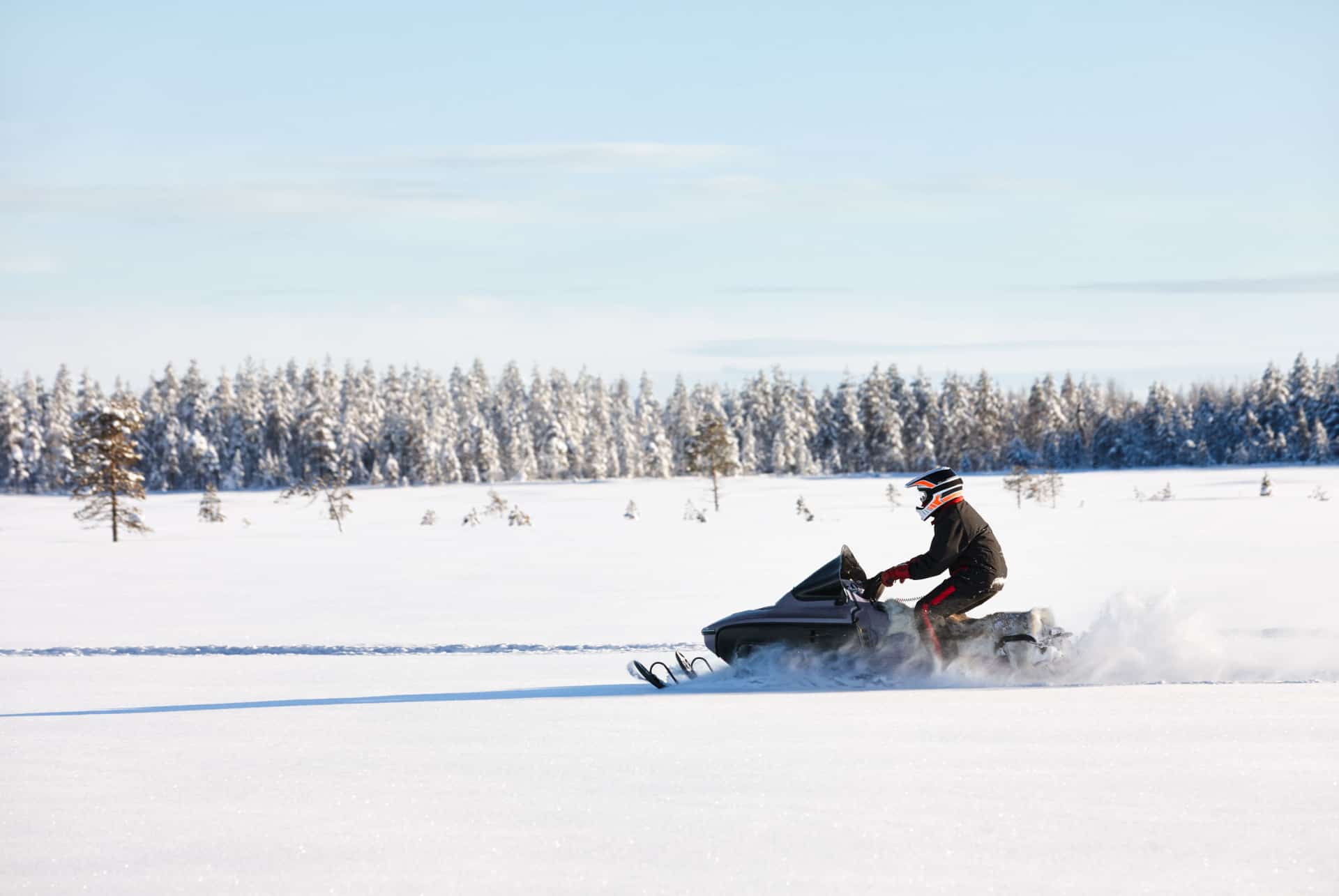 faire de la motoneige en laponie finlandaise