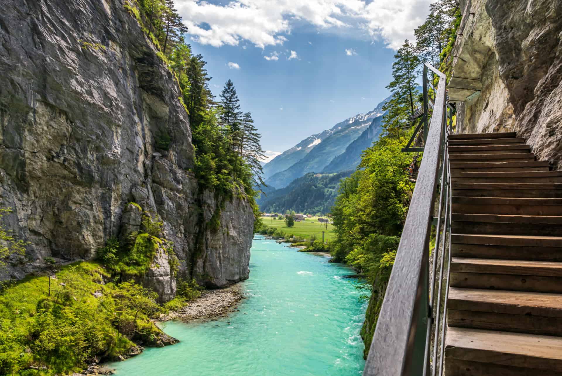 lieux incontournables en suisse Aareschlucht