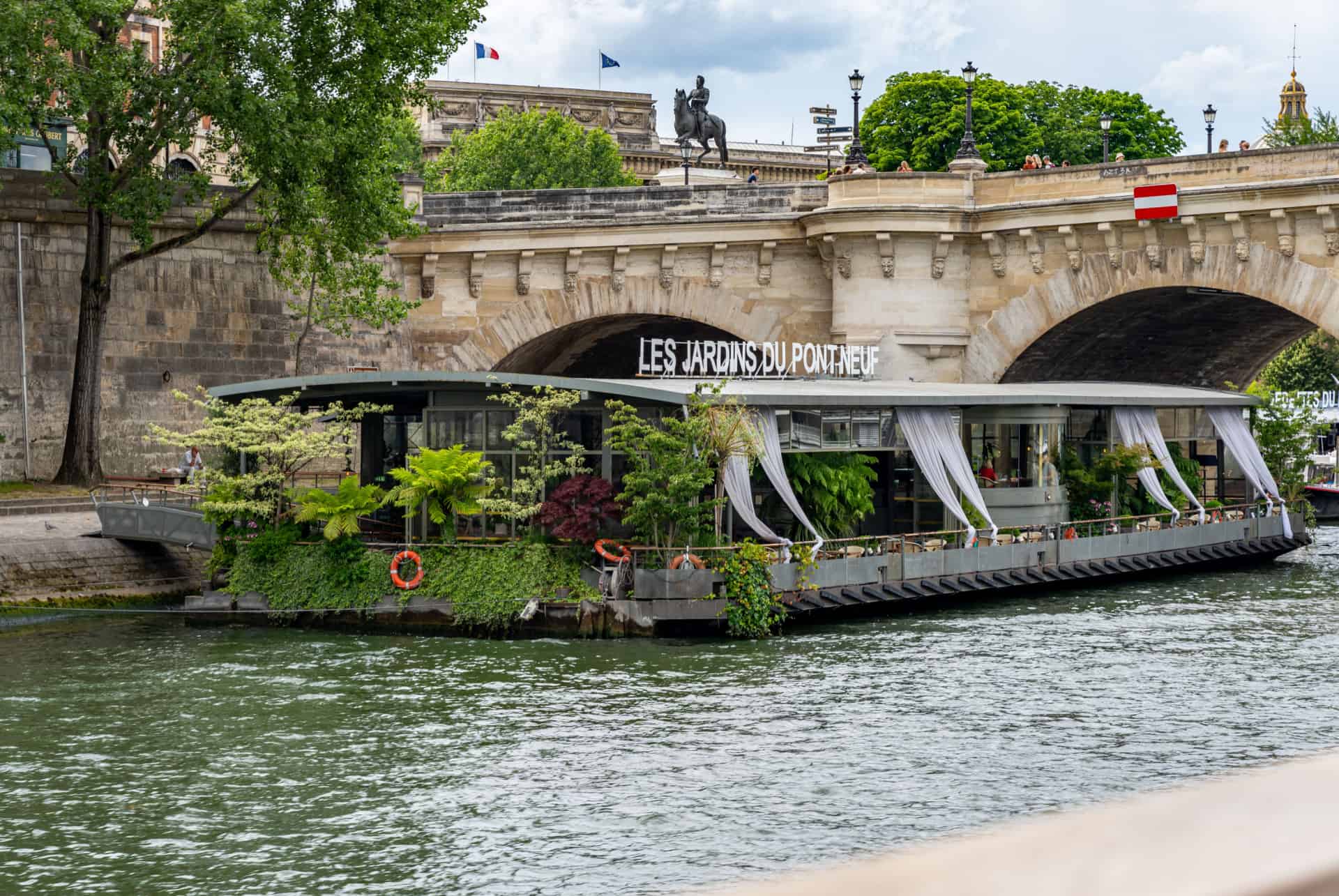 diner en amoureux paris seine