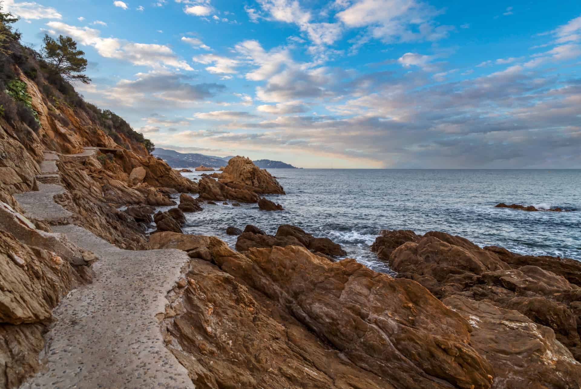 sentier du littoral que faire var