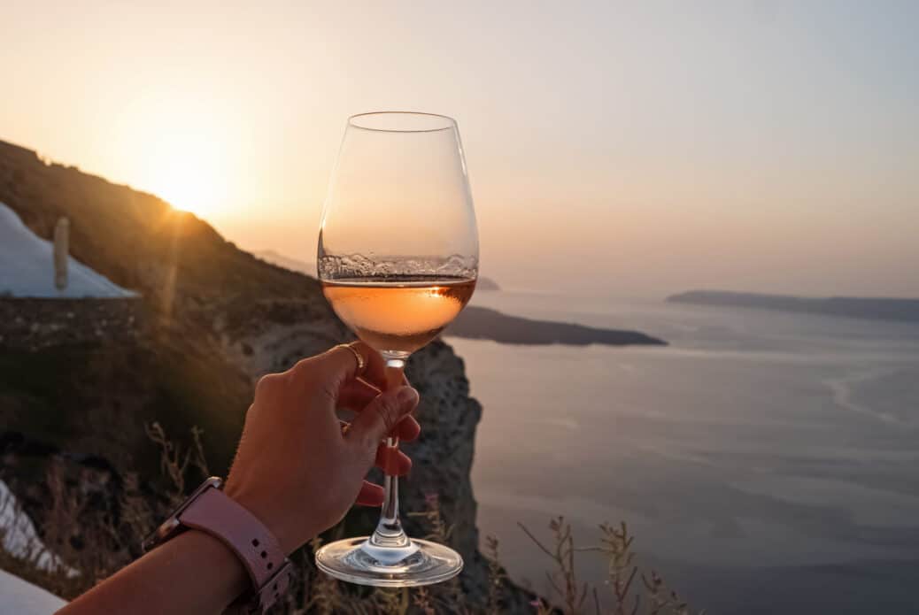 verre de vin coucher de soleil