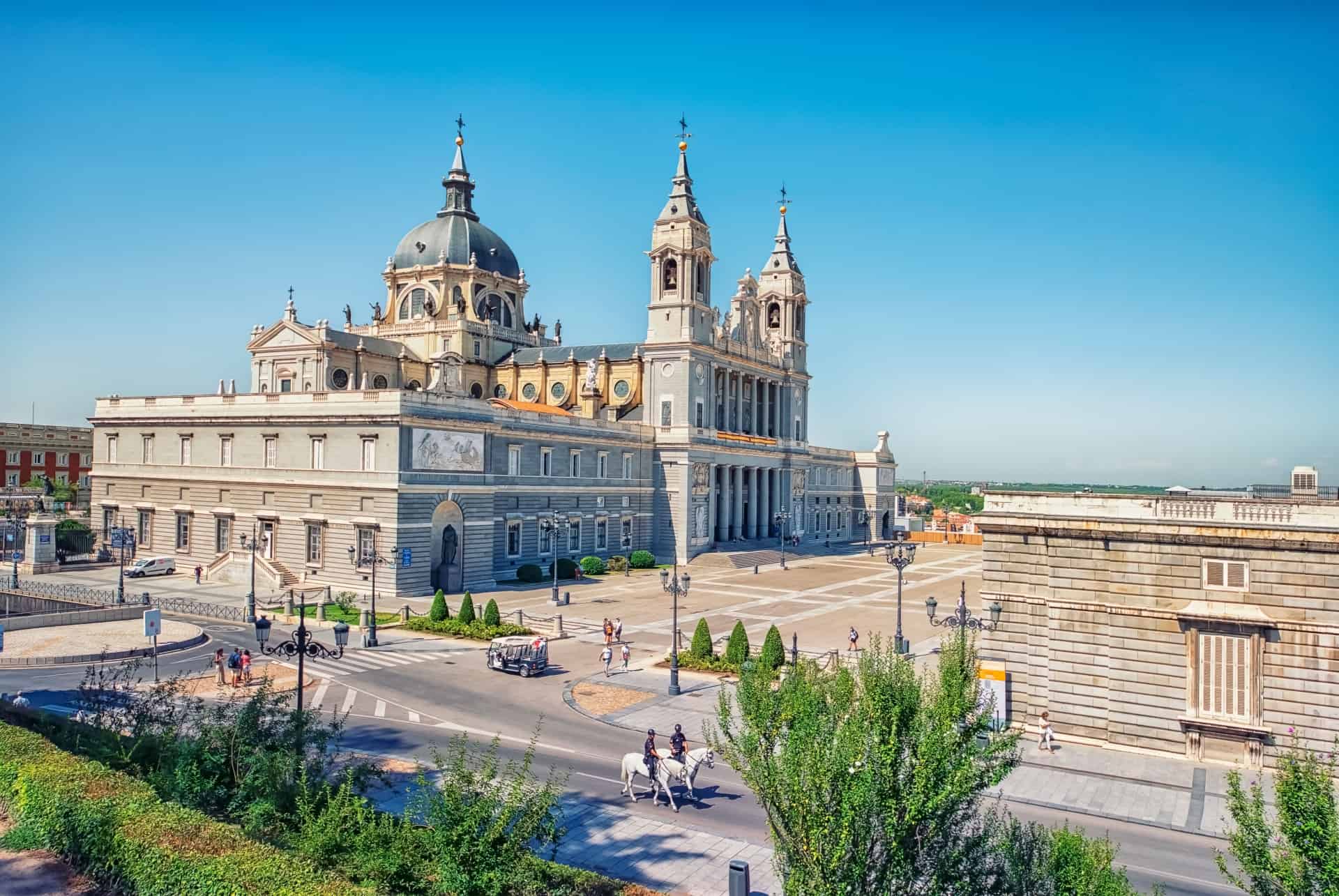 visiter madrid cathedrale almudena