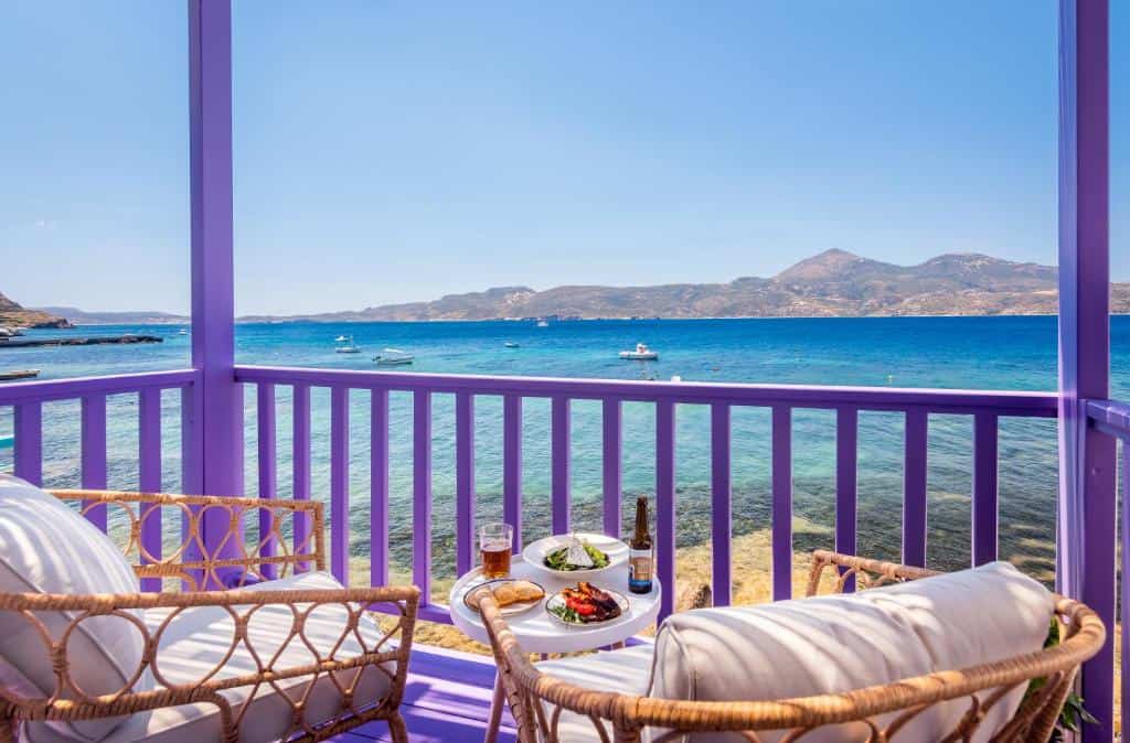 colourful dormir milos