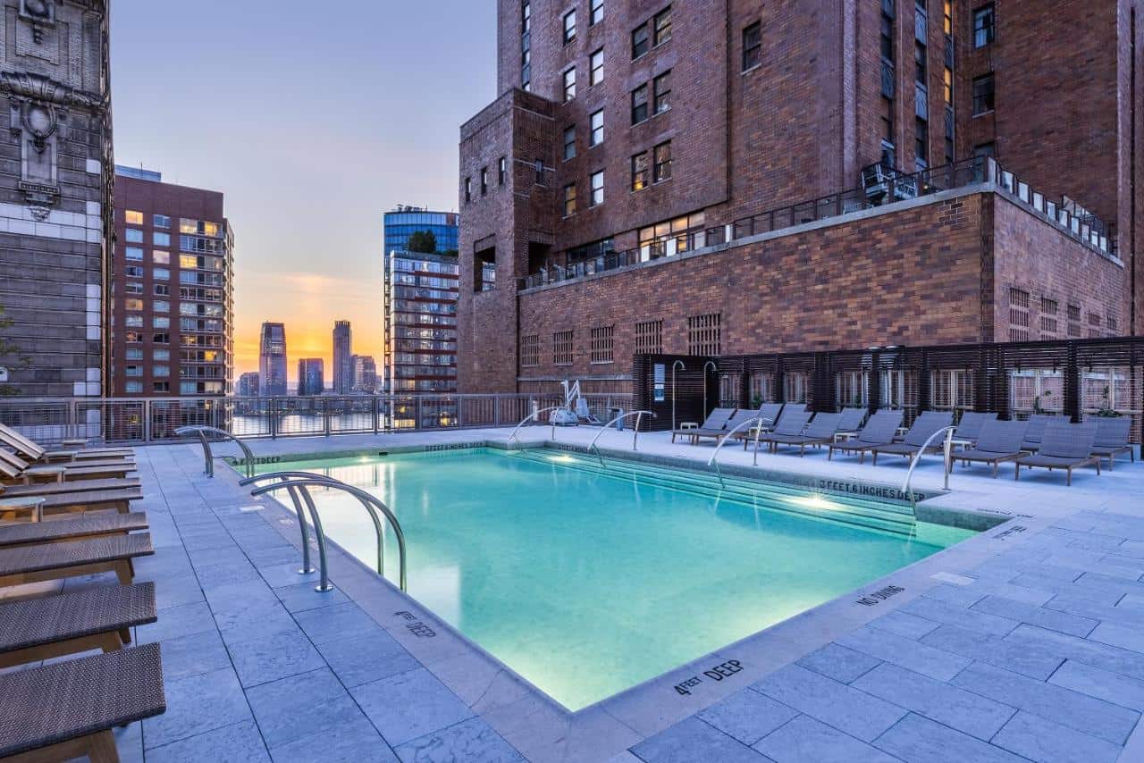 hotels piscine new york sonder battery park