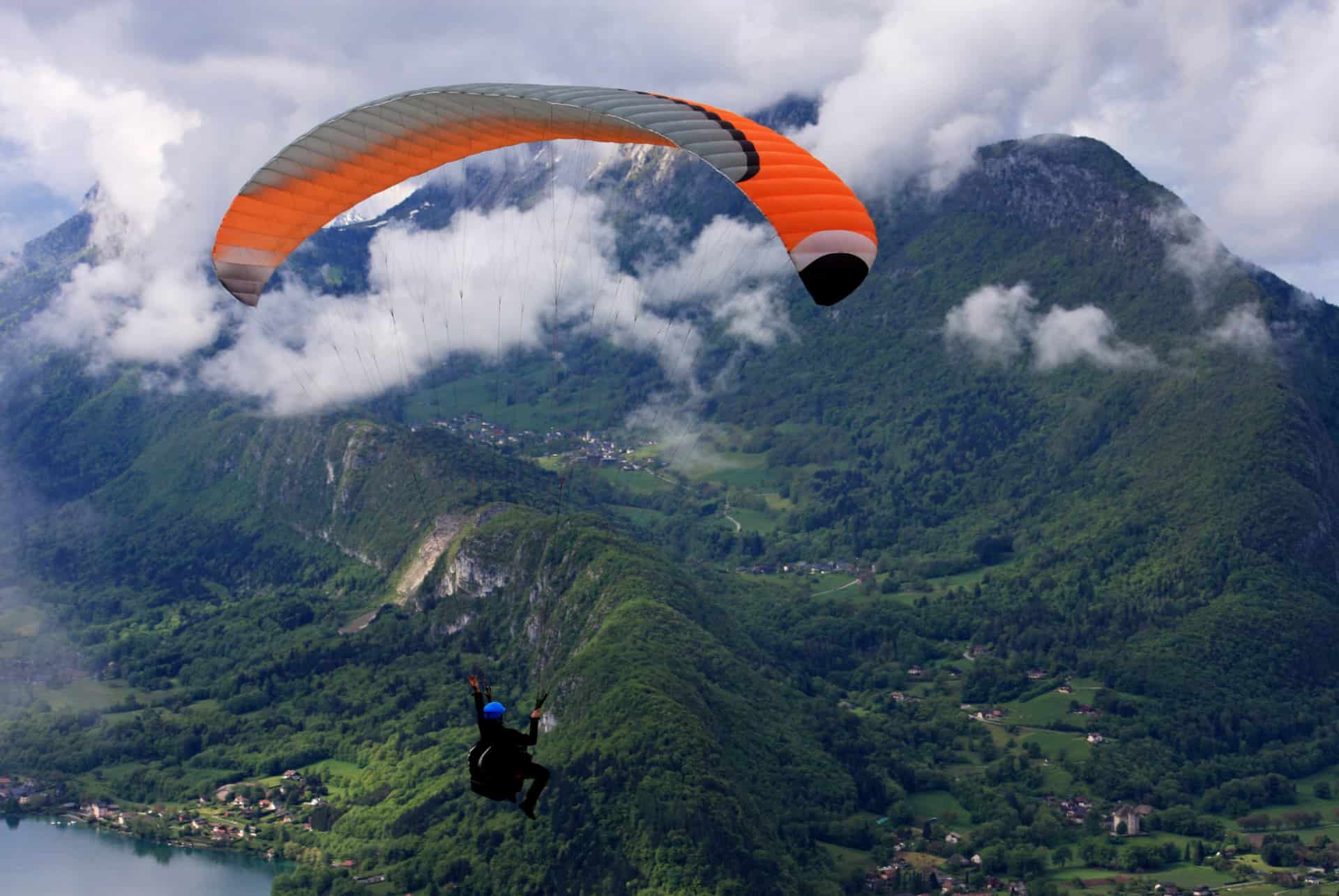 parapente dans les alpes