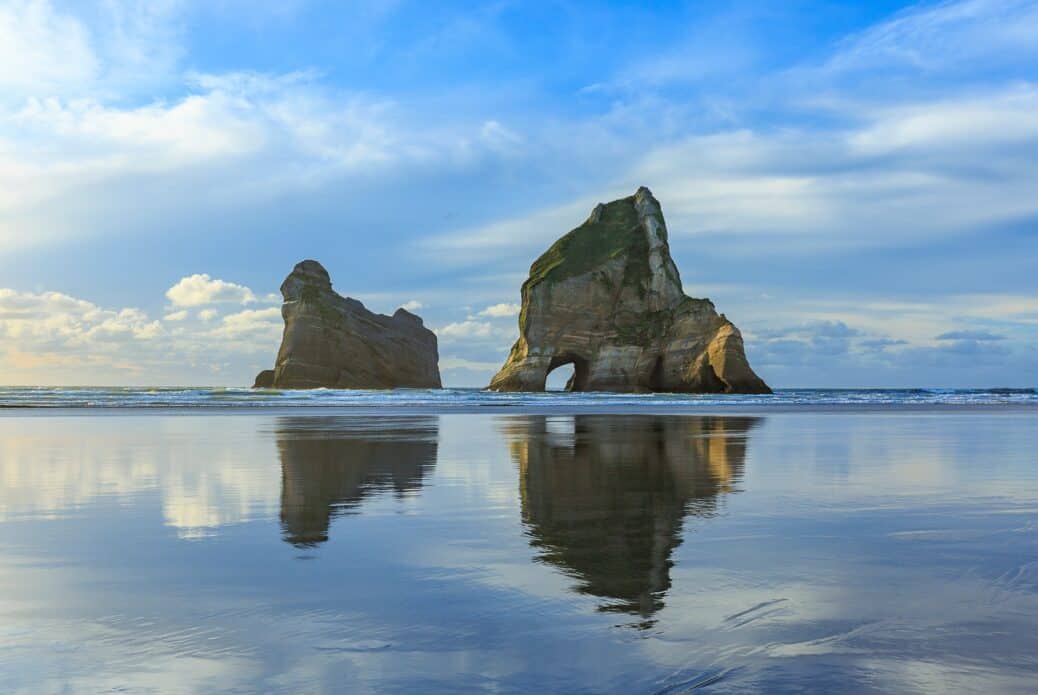 wharariki beach plus belles plages nouvelle zelande