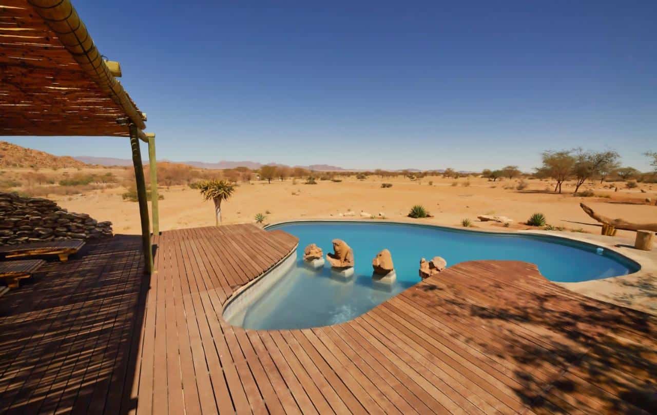 piscine solitaire desert farm