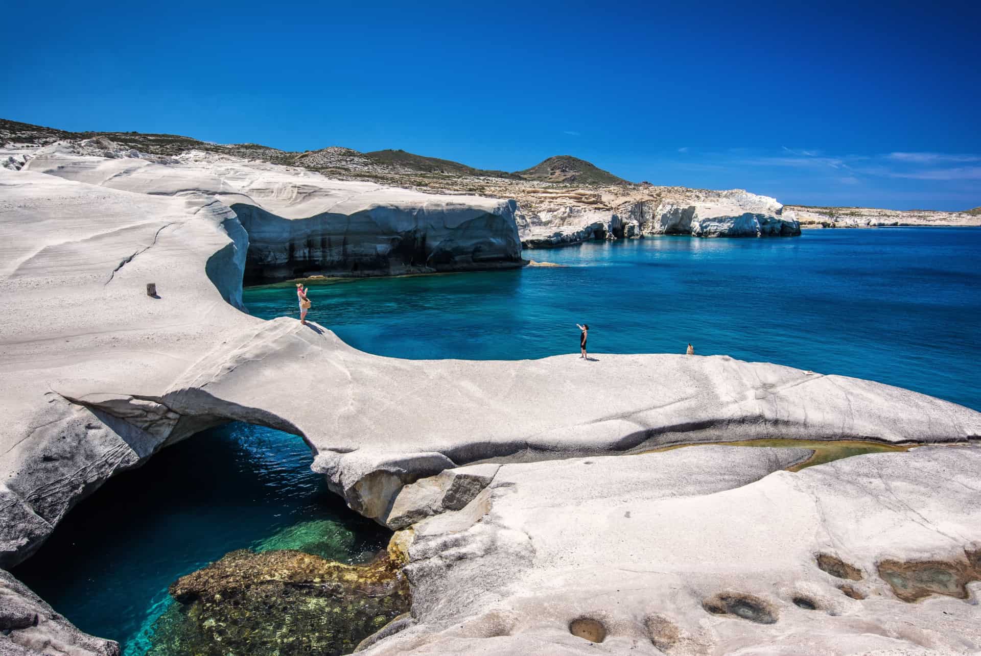 sarakiniko milos