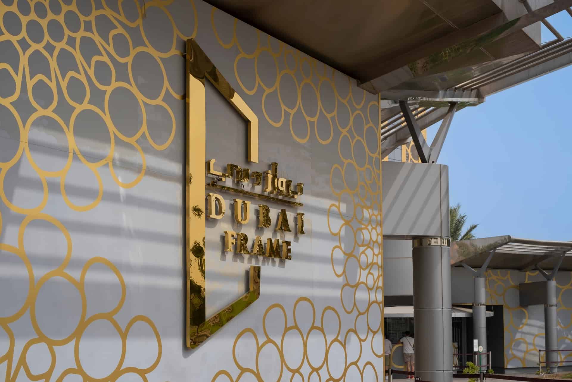 signe dubai frame