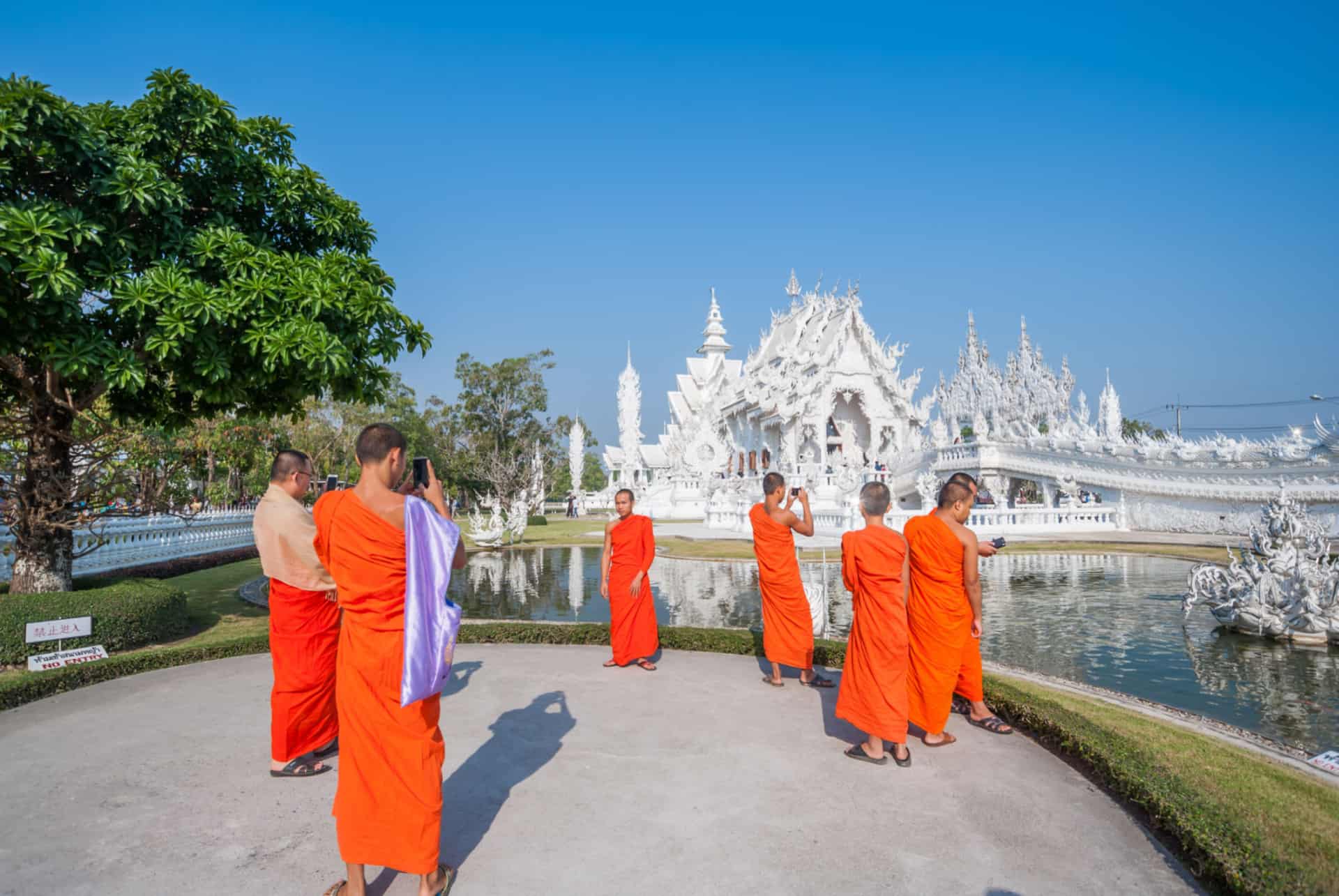 white temple chiang rai thailande