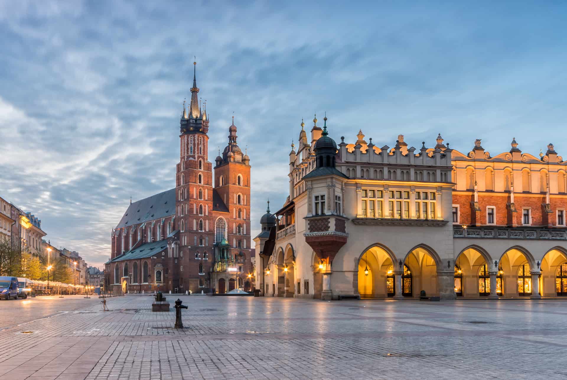 visiter cracovie en 3 jours place du marche basilique notre dame et halle aux draps