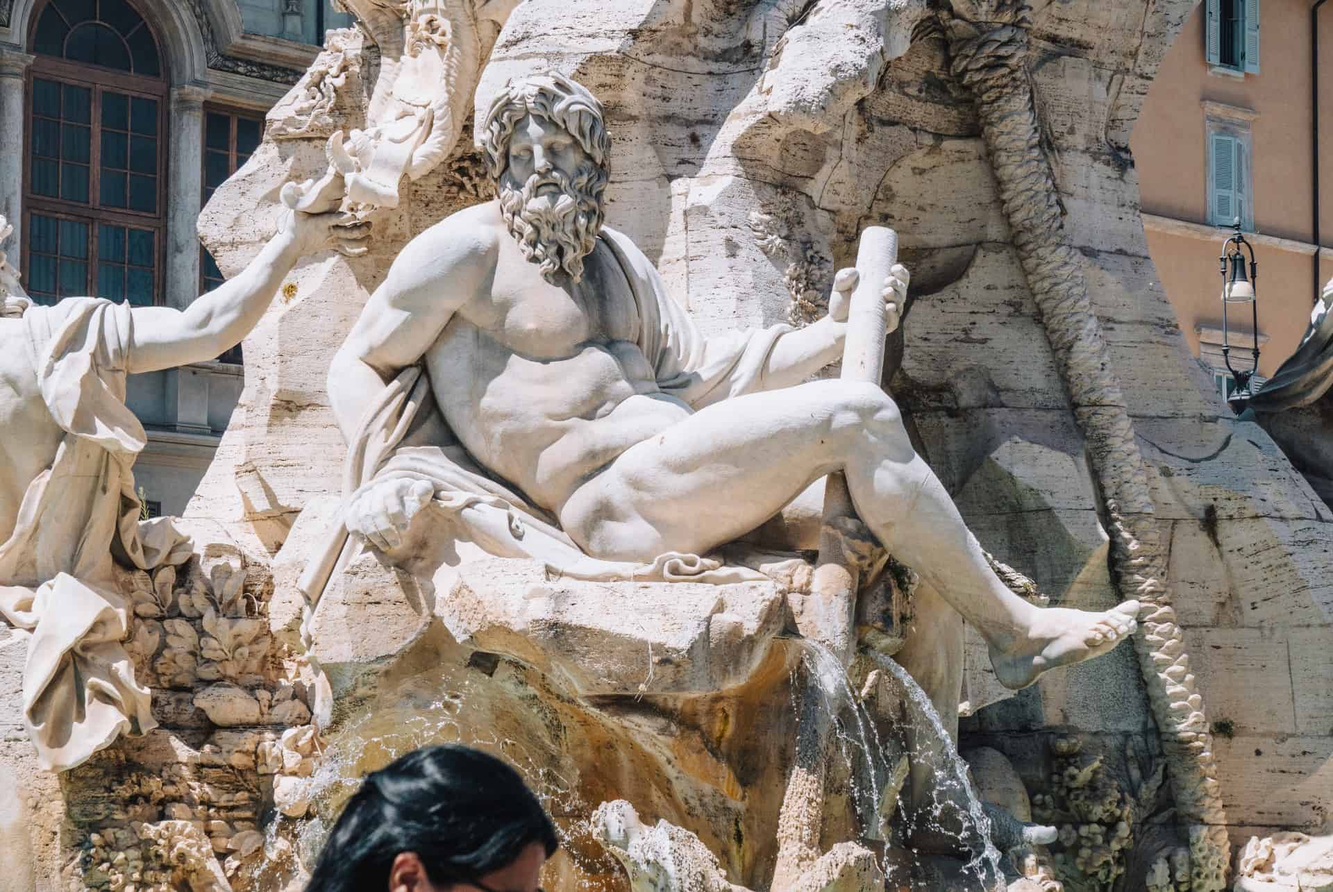 detail statue fontaine de trevi