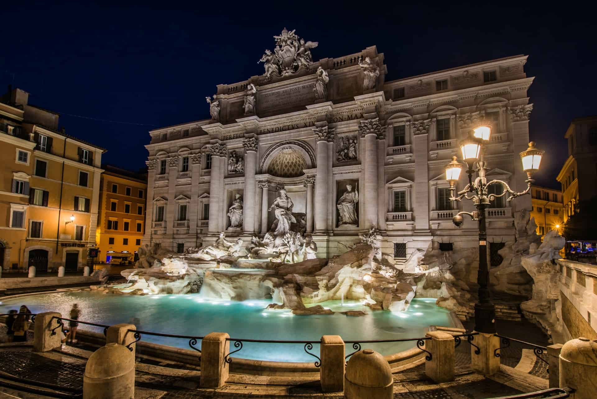 fontaine de trevi la nuit