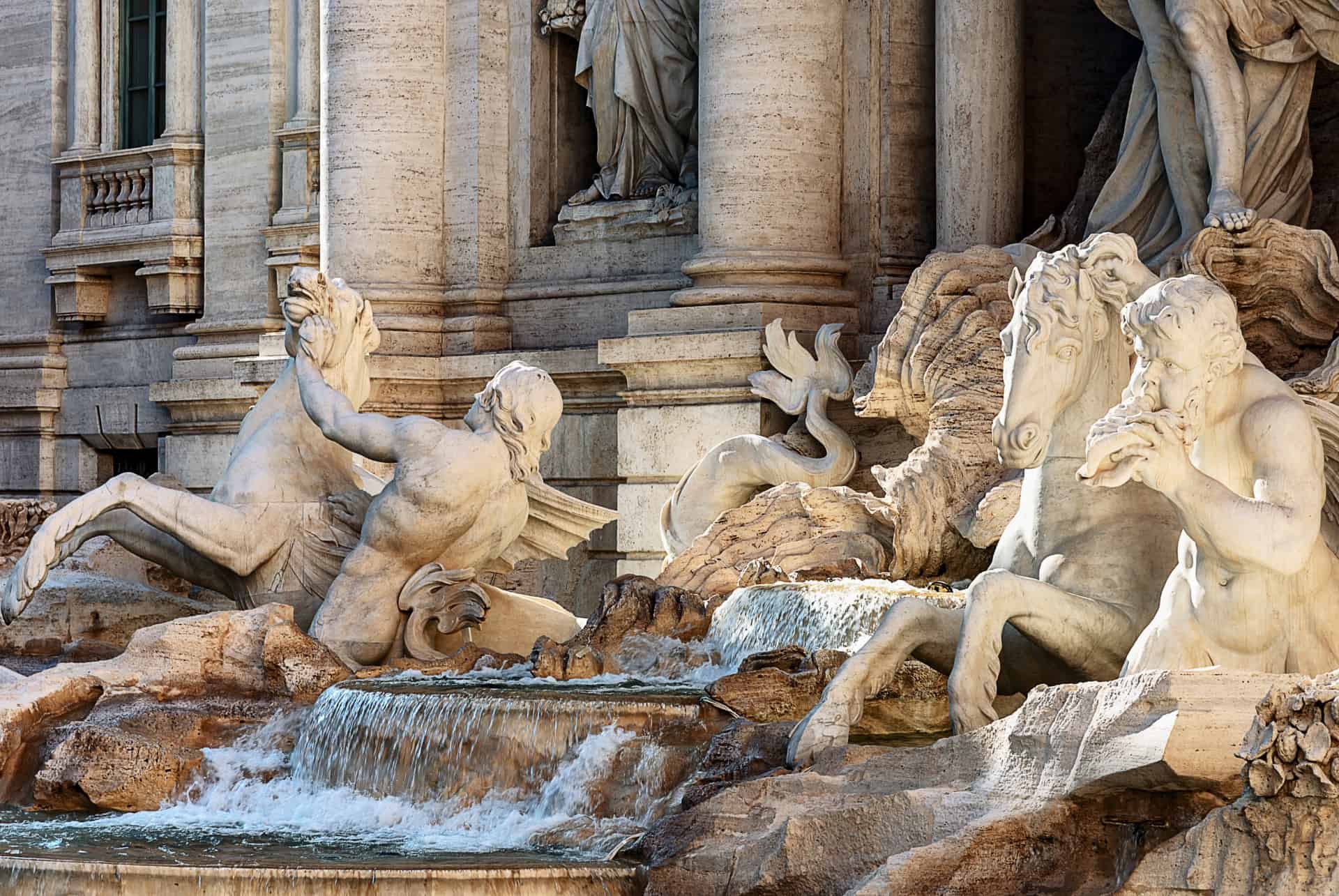 statue fontaine trevi