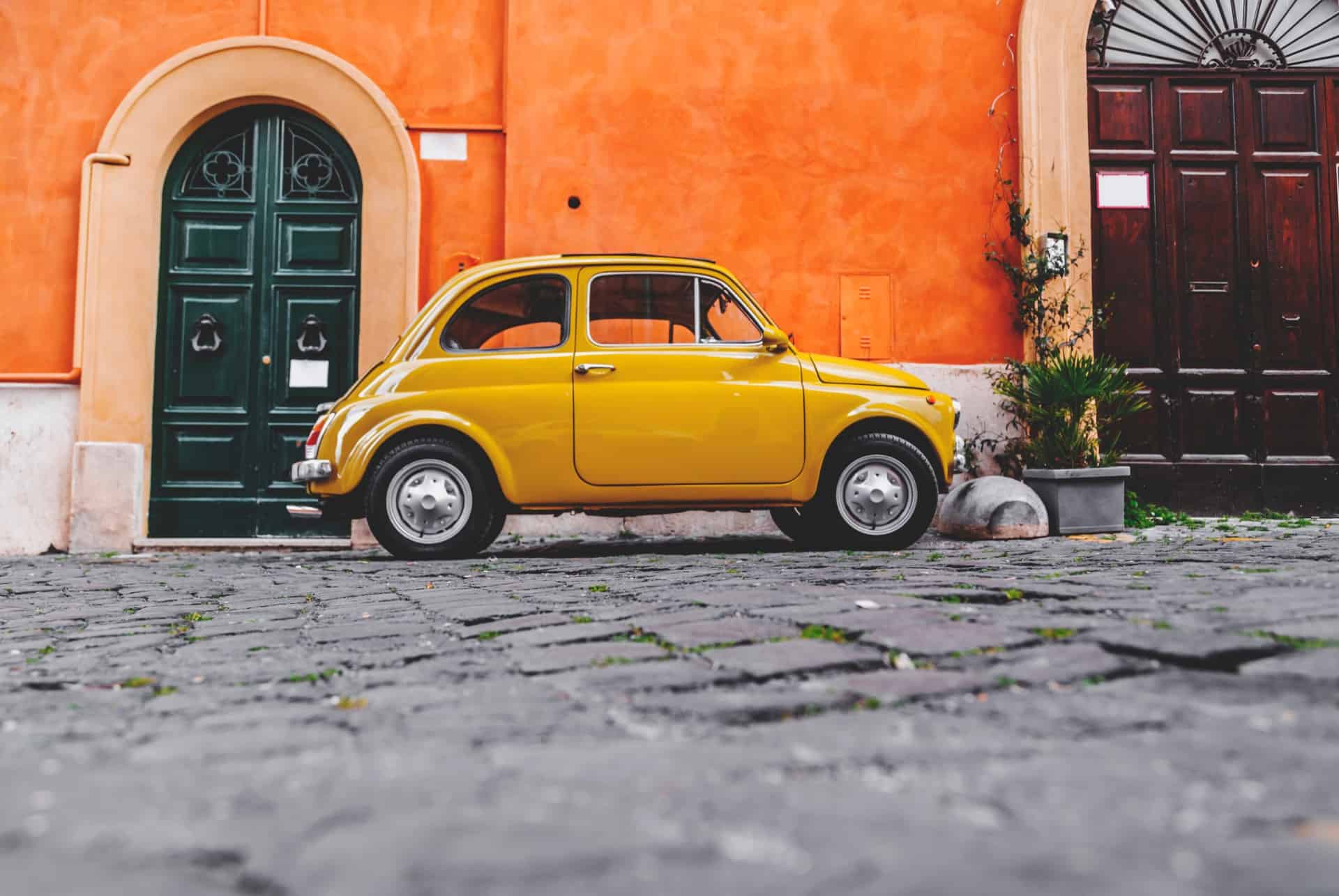 voiture garee rue rome