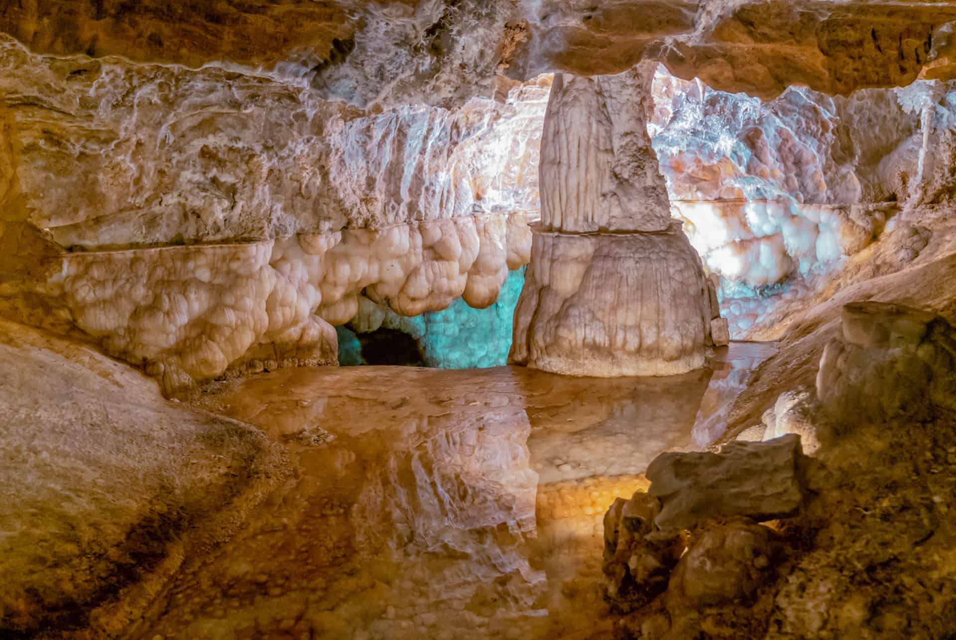 gruta de las maravillas espana