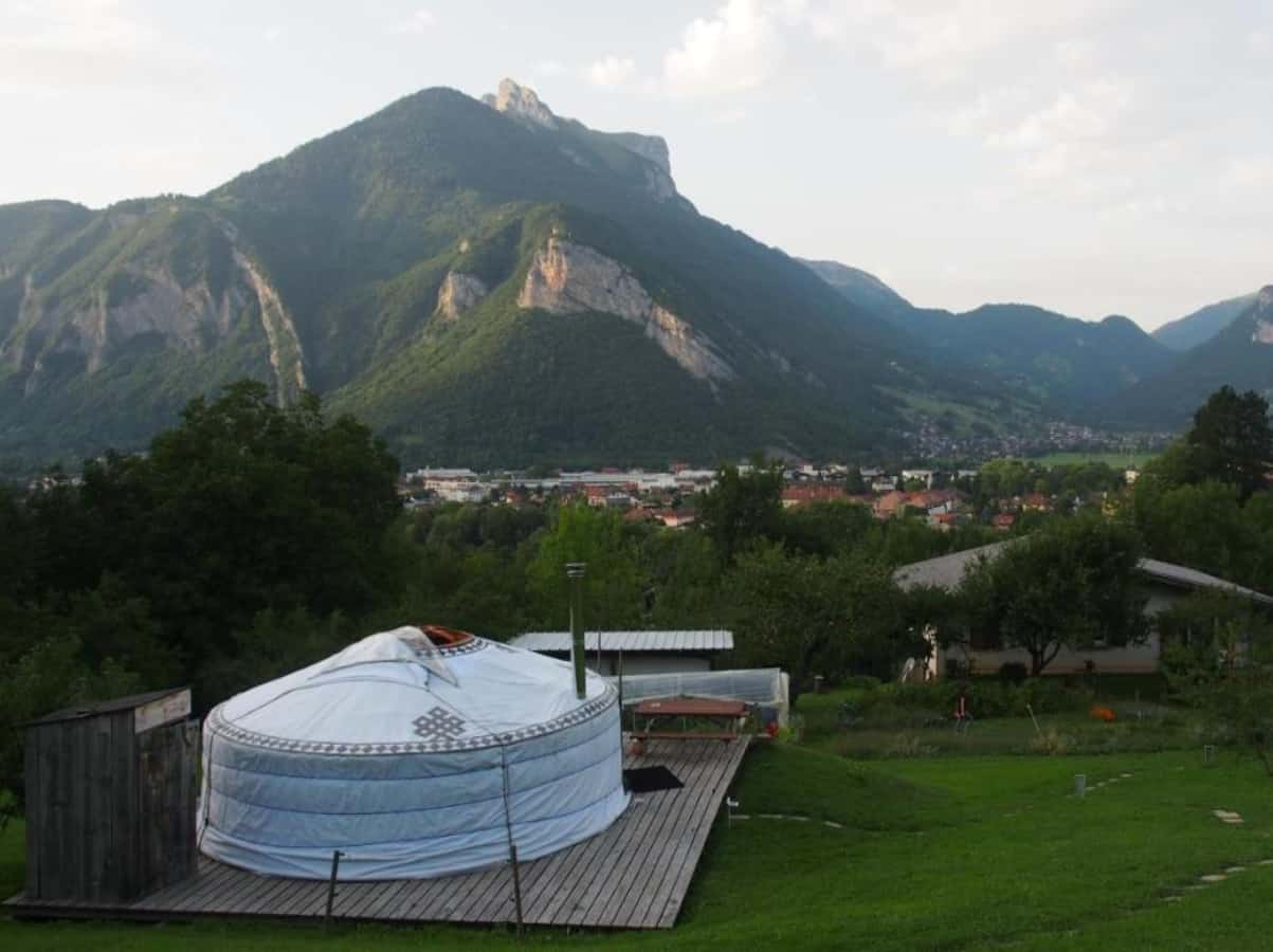 yourtes annecy nuit insolite