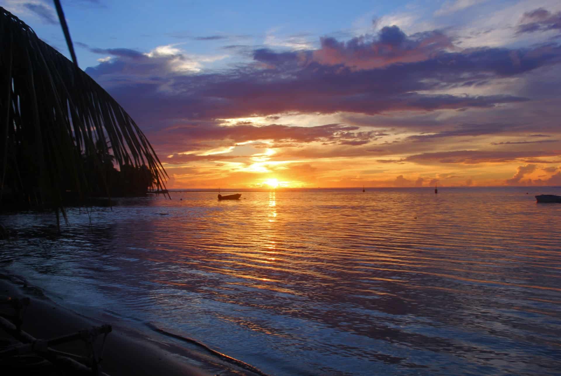 coucher de soleil plage punaauia