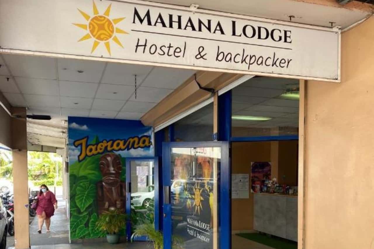 mahana lodge hostel backpacker