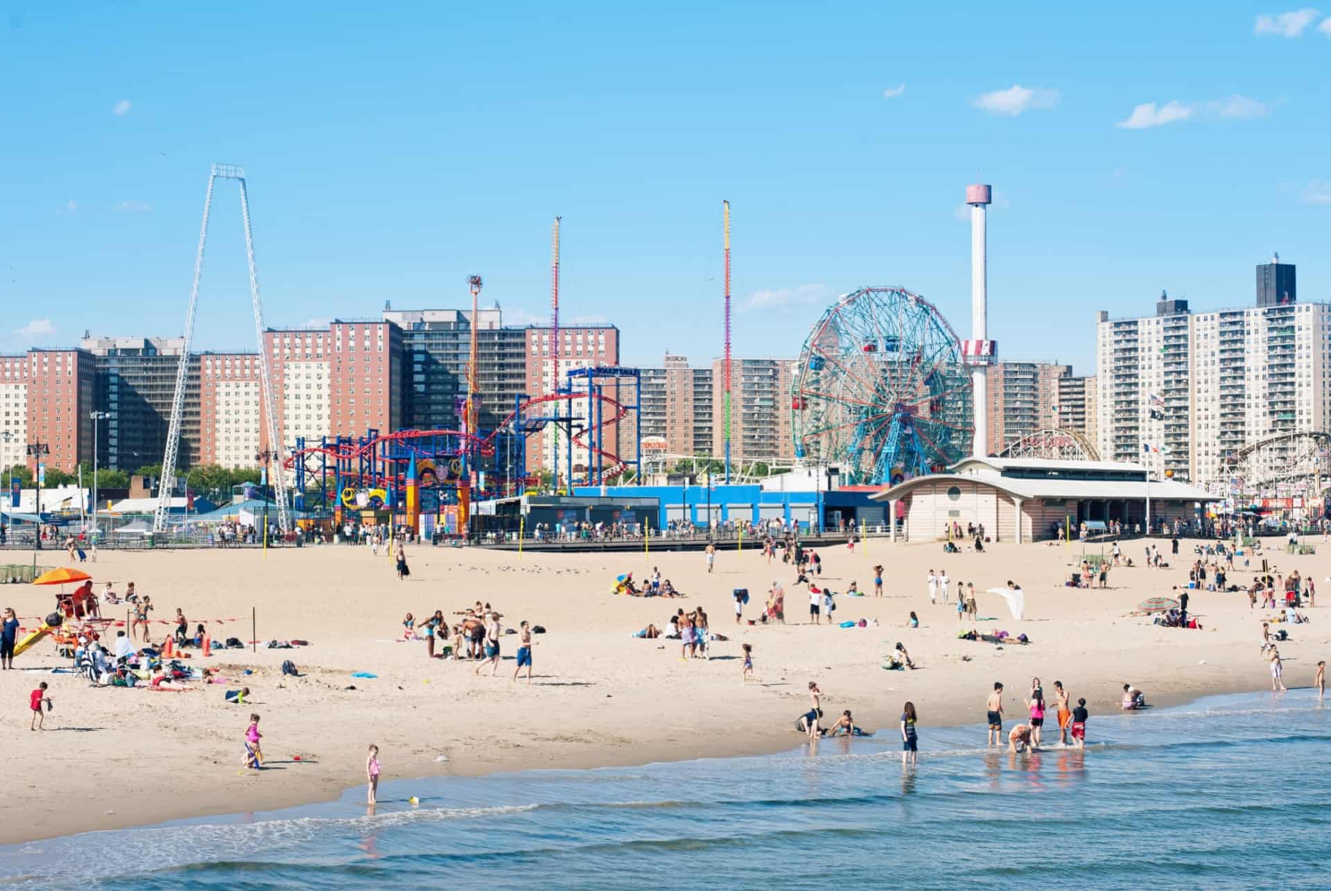 plage coney island new york aout