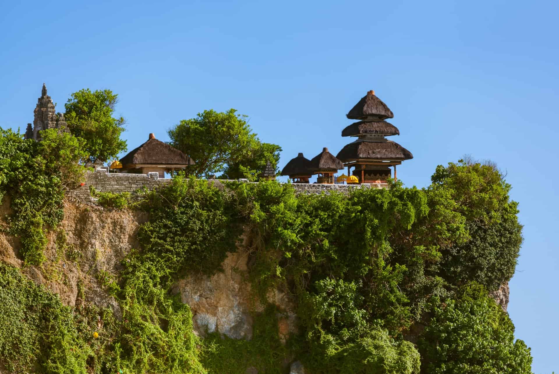 temple uluwatu bali mai