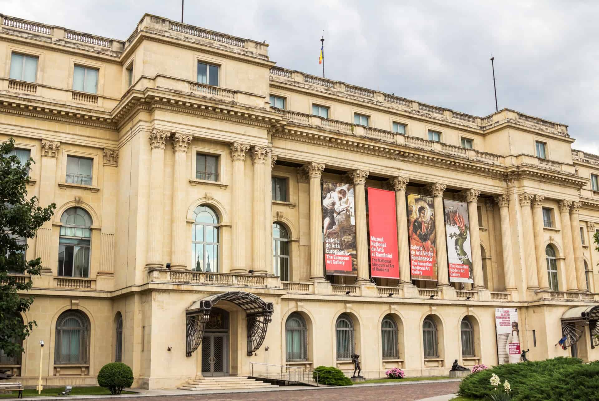 musee national art roumanie exterieur