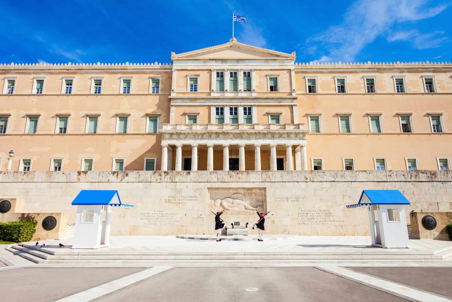 parlement grec releve garde