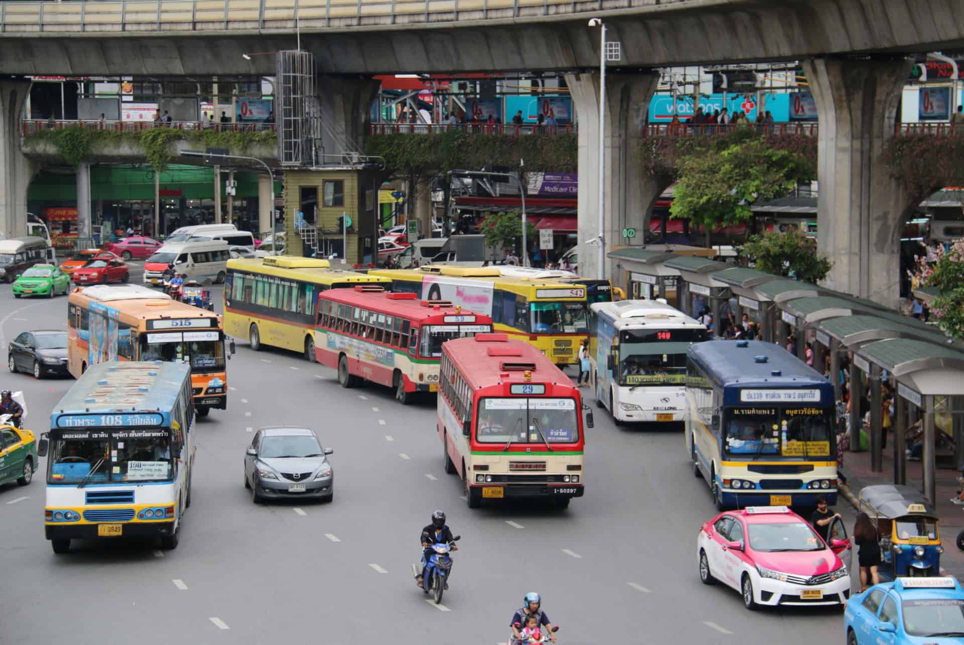 bus thailande en juillet