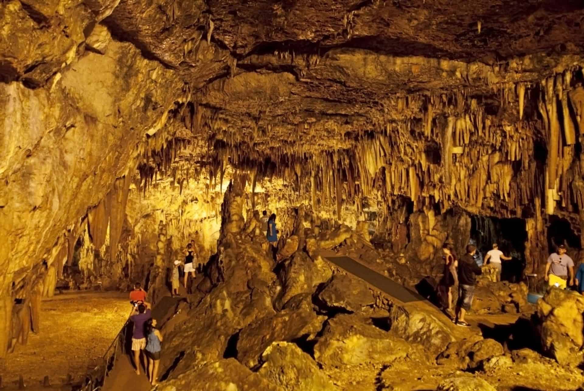 grotte drogarati iles ioniennes