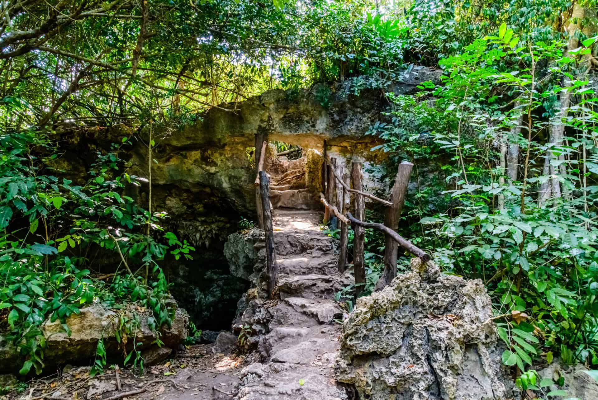 grottes de kuza tanzanie