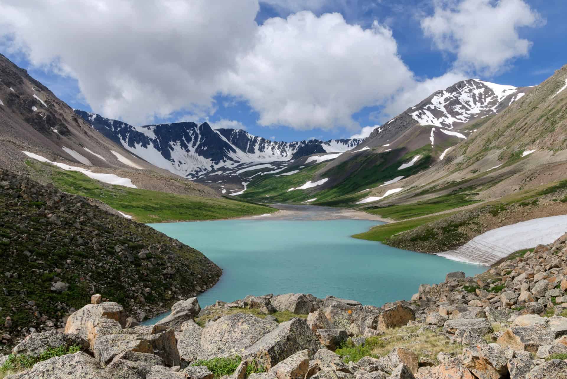 mongolie lac et montagnes