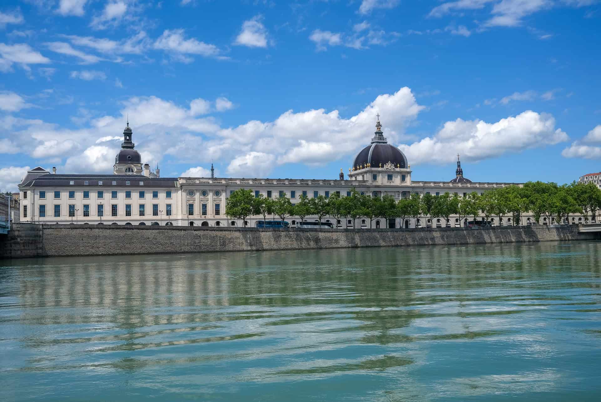 que faire a lyon grand hotel