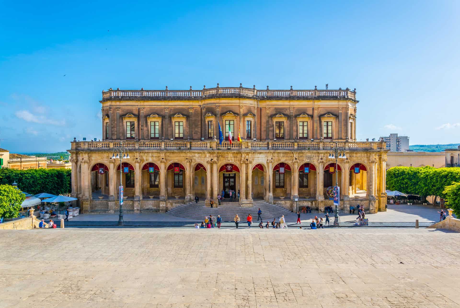 visiter noto en sicile palais ducezio