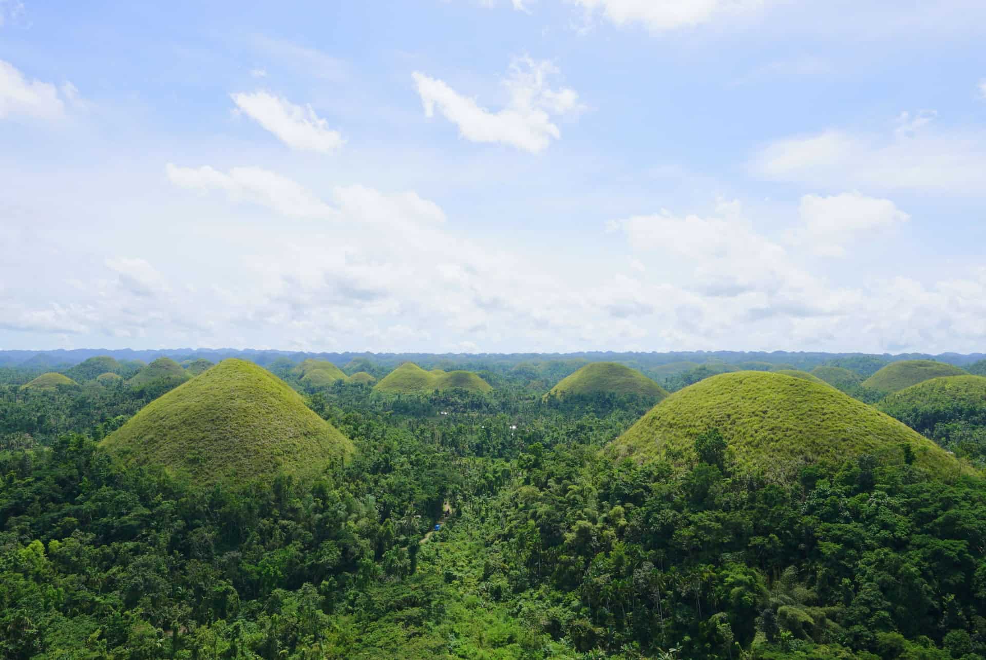 chocolate hills bohol philippines