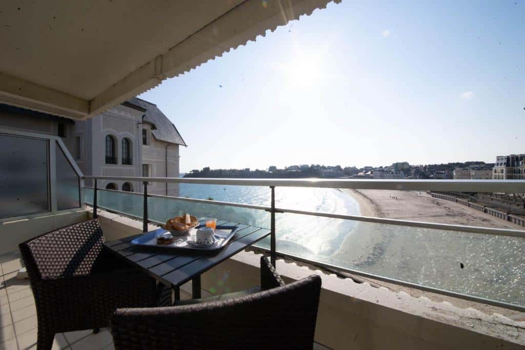 le crystal dinard plage vue mer