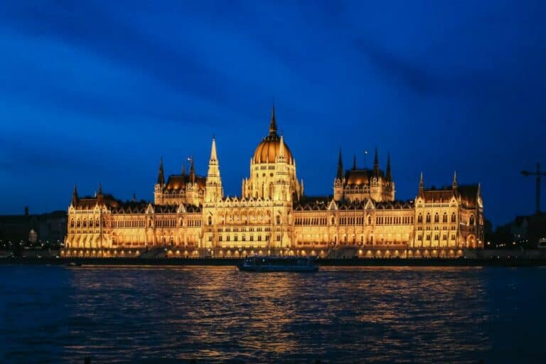 Croisière touristique d'1 heure en soirée avec boisson