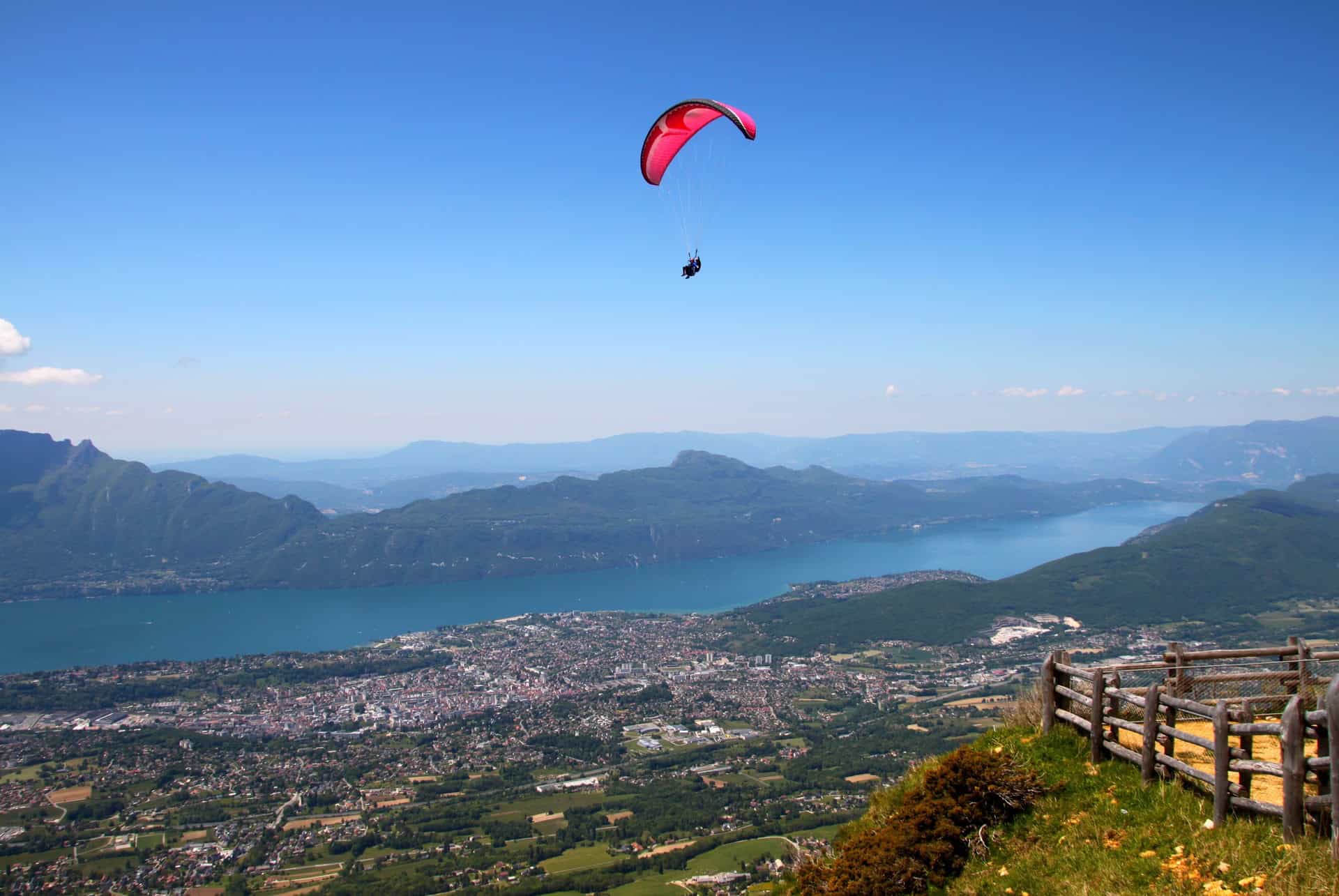 saut en parachute a annecy lac du bourget