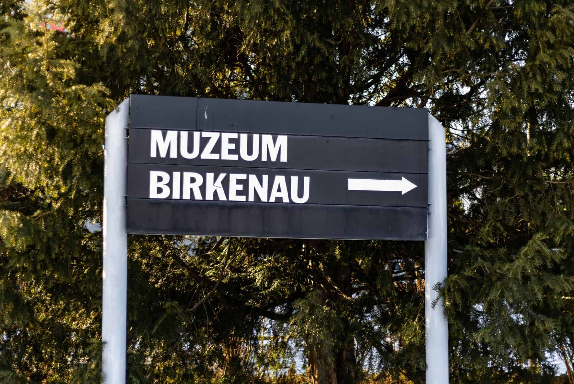 visiter auschwitz panneau