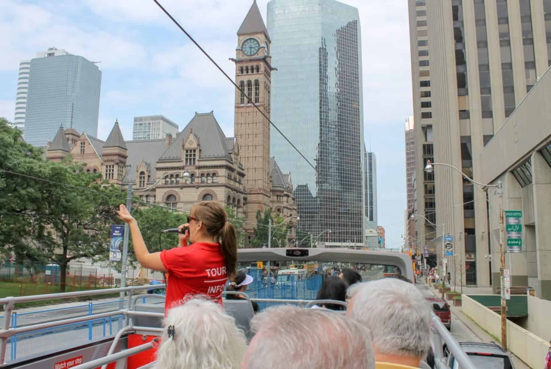 bus touristique toronto avec explication du guide